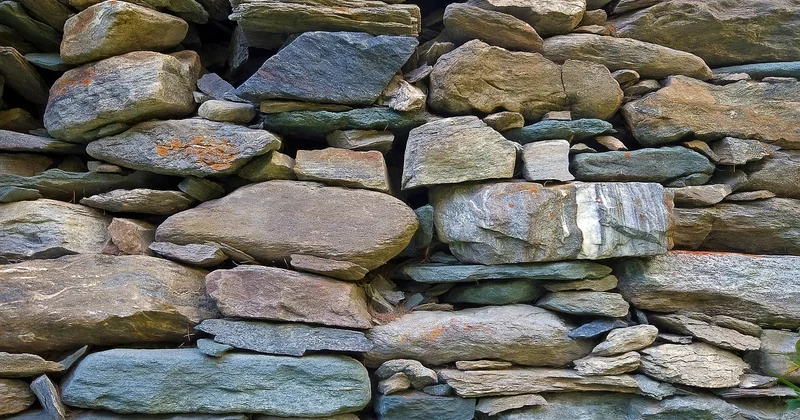 Quelle pierre selon le mur que vous avez devant vous